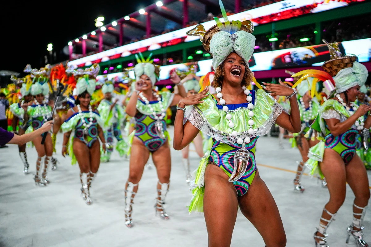 Desfile da escola de Samba Chegou o que Faltava no Sambão do Povo por Vitor Jubini