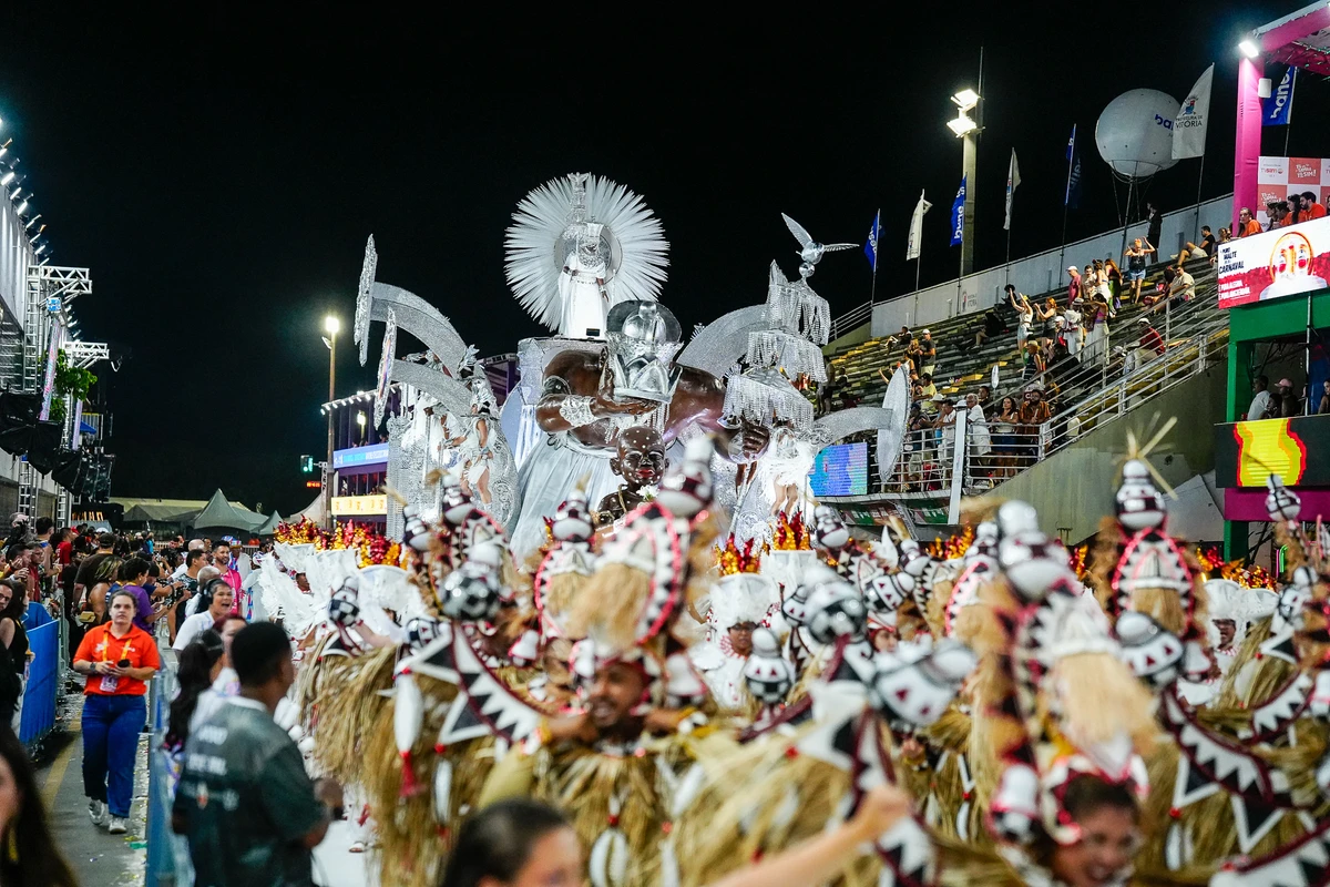 Desfile da escola de Samba Chegou o que Faltava no Sambão do Povo por Vitor Jubini
