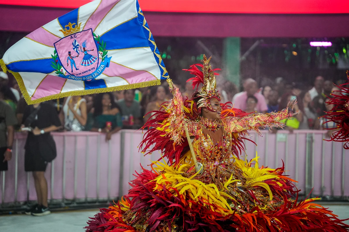 Desfile da escola de Samba Chegou o que Faltava no Sambão do Povo por Vitor Jubini