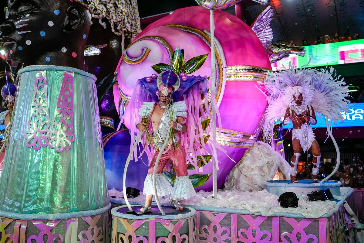 Desfile da escola de Samba Chegou o que Faltava no Sambão do Povo por Vitor Jubini