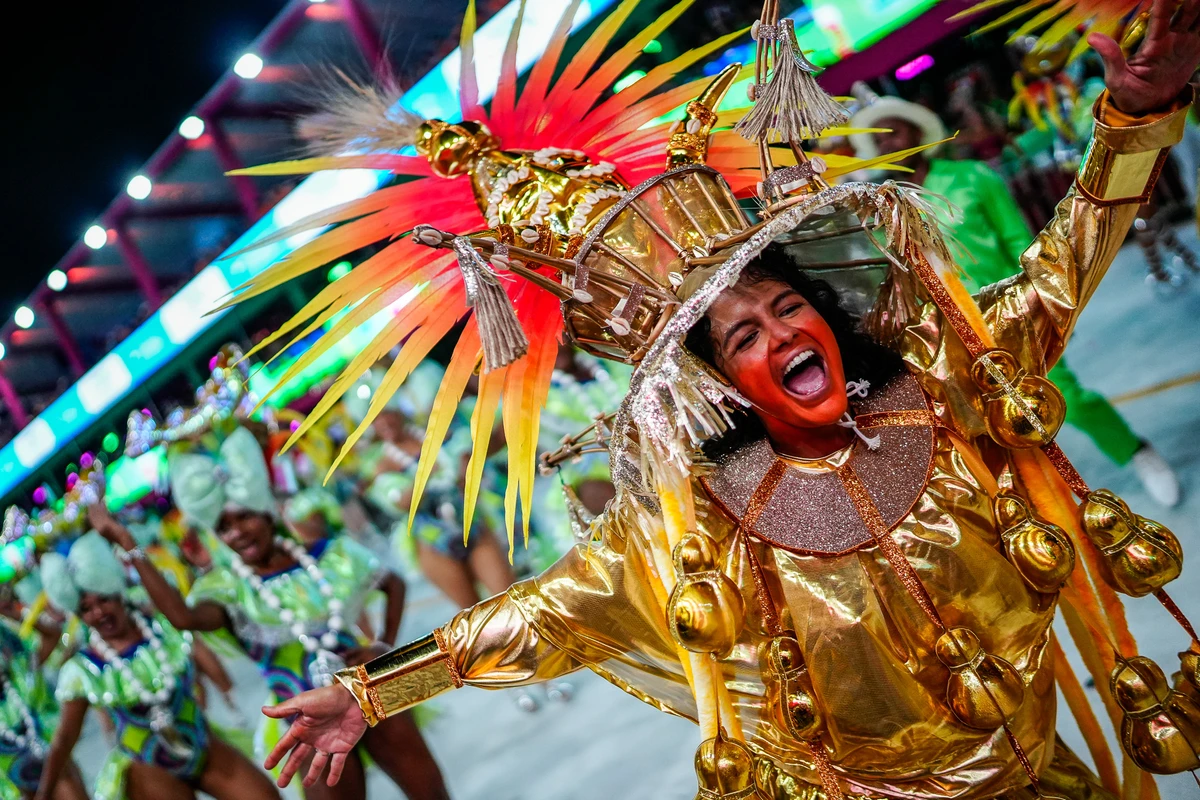 Desfile da escola de Samba Chegou o que Faltava no Sambão do Povo por Vitor Jubini