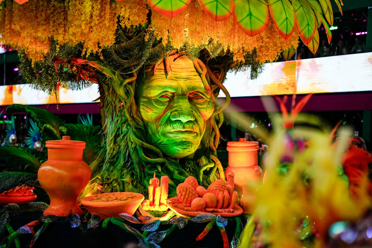 Desfile da escola de Samba Chegou o que Faltava no Sambão do Povo por Vitor Jubini