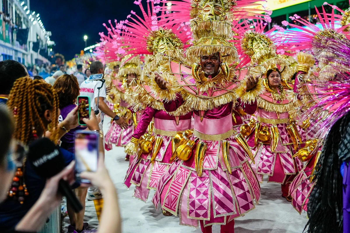 Desfile da escola de Samba Chegou o que Faltava no Sambão do Povo por Vitor Jubini