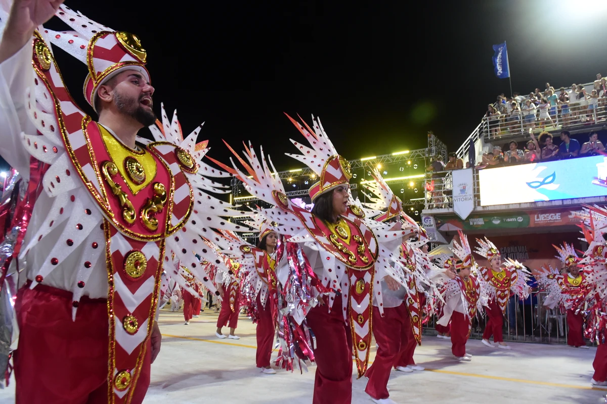 Confira o desfile da Escola de Samba Rosas de Ouro no Carnaval 2026 por Carlos Alberto Silva