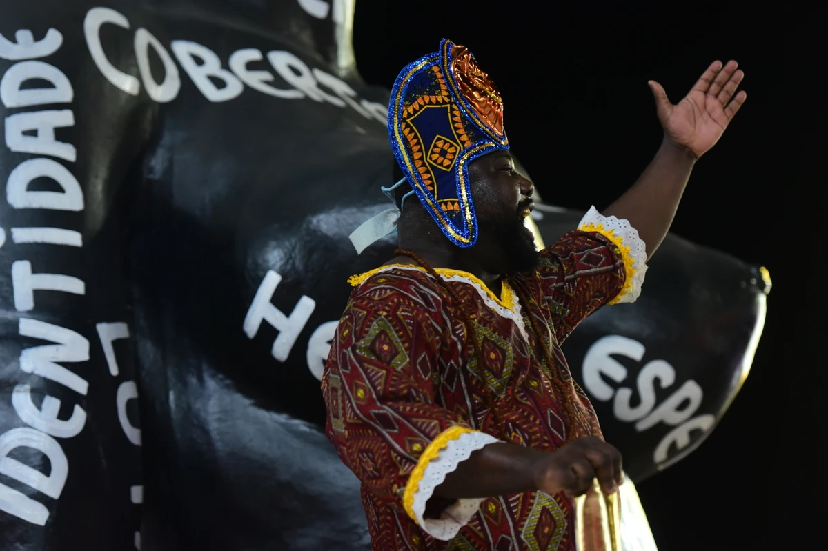 Confira o desfile da Escola de Samba Rosas de Ouro no Carnaval 2026 por Carlos Alberto Silva