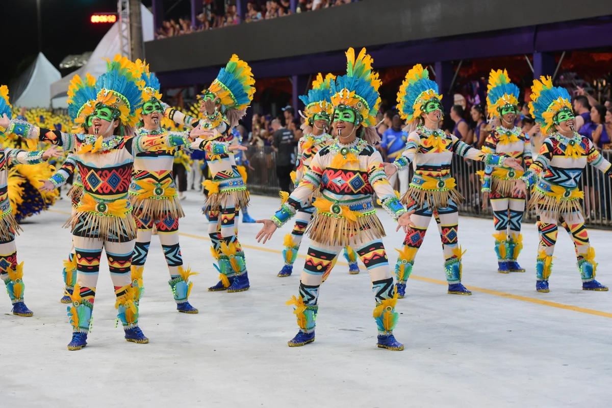 Confira o desfile da Escola de Samba Rosas de Ouro no Carnaval 2026 por Carlos Alberto Silva