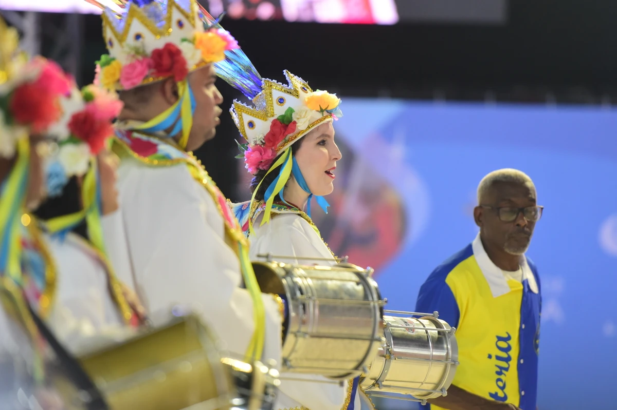 Confira o desfile da Escola de Samba Rosas de Ouro no Carnaval 2026 por Carlos Alberto Silva