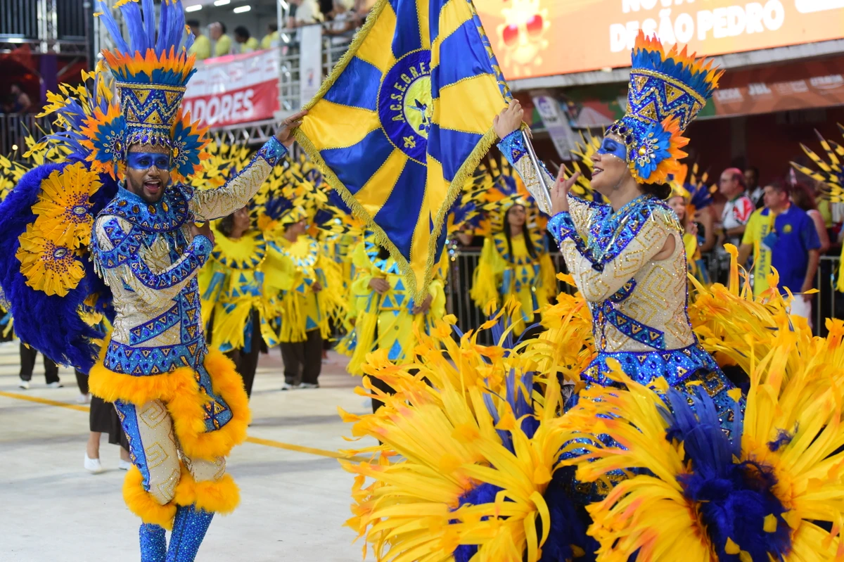 Confira o desfile da Escola de Samba Rosas de Ouro no Carnaval 2026 por Carlos Alberto Silva