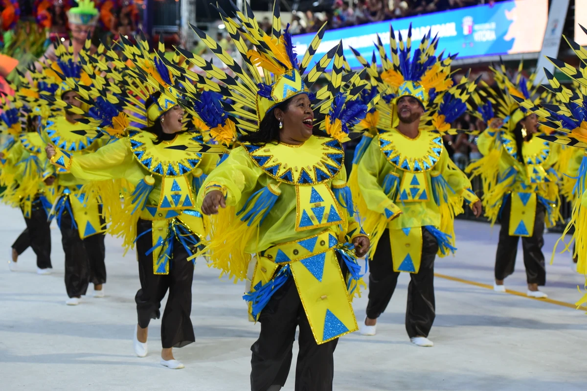 Confira o desfile da Escola de Samba Rosas de Ouro no Carnaval 2026 por Carlos Alberto Silva