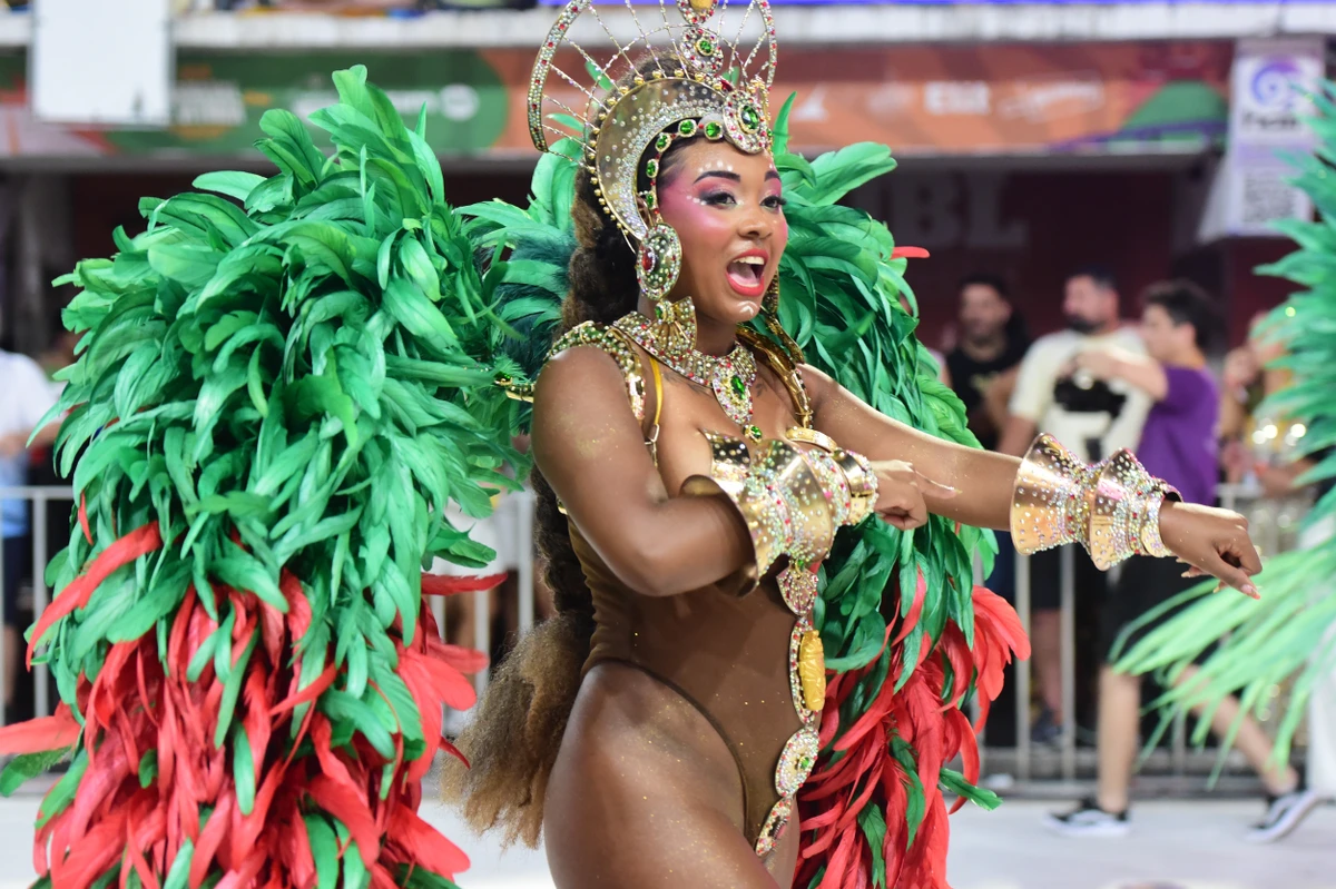 Confira o desfile da Escola de Samba Unidos DA Piedade no Carnaval 2026 por Carlos Alberto Silva