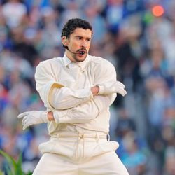 Barreira linguística do espanhol é o menor dos problemas para o cantor porto-riquenho, que não alcança posições altas nas paradas musicais do país.