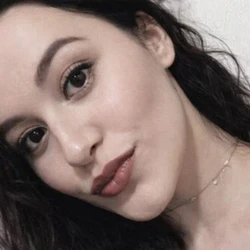 Juliana Faustino Bassetto e o esposo participavam de uma aula de natação na C4 GYN quando perceberam que a água da piscina apresentava aspecto e gosto estranhos