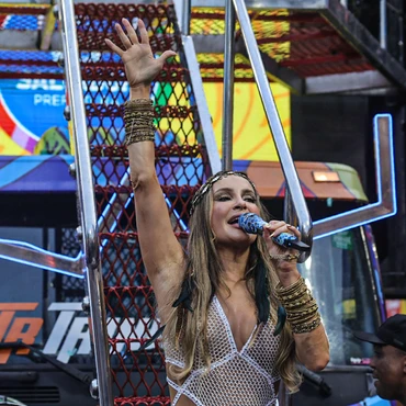 Imagem - Claudia Leitte interrompe show após xingamentos em bloco de João Pessoa: 'Quero respeito'