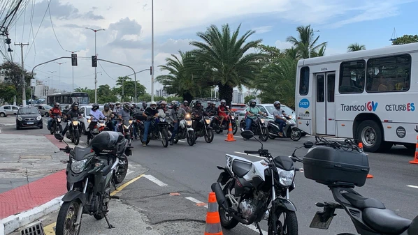 Um homem que estava em um Voyage precisou ser encaminhado ao hospital, já os ocupantes dos demais veículos envolvidos não necessitaram de atendimento