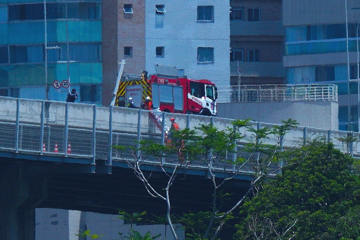 Momento exato do resgate do motociclista que moreu em acidente 