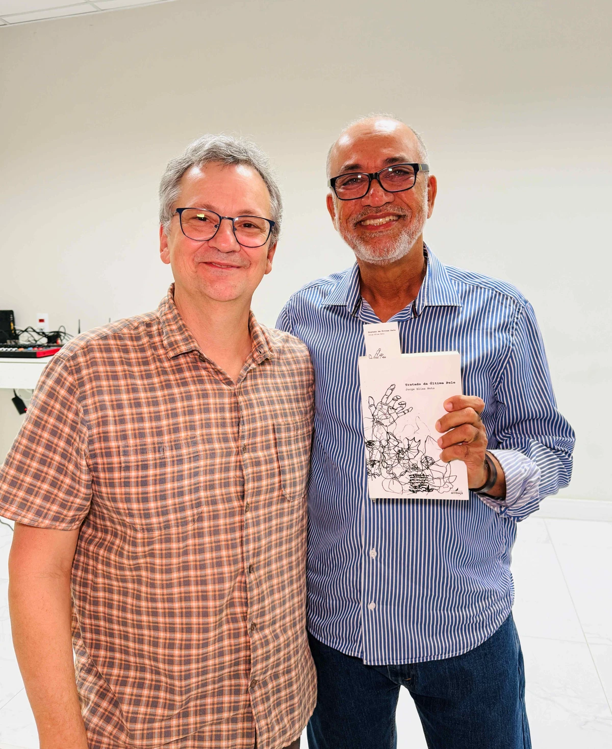 O médico e escritor Jorge Elias Neto e  Jonas Reis