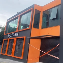 Informações apontam que seis pessoas, incluindo o novo caso, passaram mal após a aula. Uma delas é um adolescente de 14 anos que foi internado em estado grave e está respirando com ajuda com aparelhos