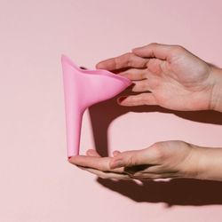 O dispositivo traz proteção, praticidade e bem-estar nos dias mais intensos de festa
