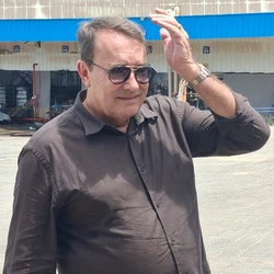 Em visita à região do galpão que pegou fogo no último sábado (7), em Viana, dono da Rede BH, Pedro Lourenço, diz que está trazendo produtos de Belo Horizonte e estima regularizar estoque em até 30 dias