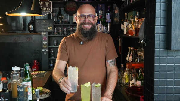 A convite de HZ, o bartender Rodrigo Perdigão criou bebidas refrescantes para você curtir a folia no churrasco ou nos blocos de rua