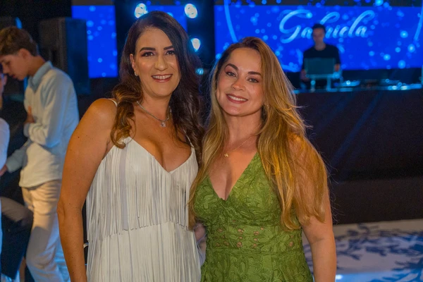 Andreza Devens e Camila Castro
