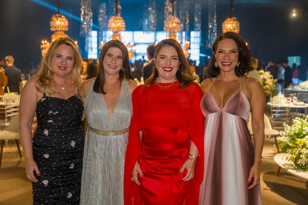 Claudia Colodetti, Carla Lacerda, Jaque Devens e Karine Kimura