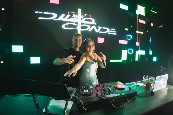 DJ Leo Conde e Gabriela Lacerda