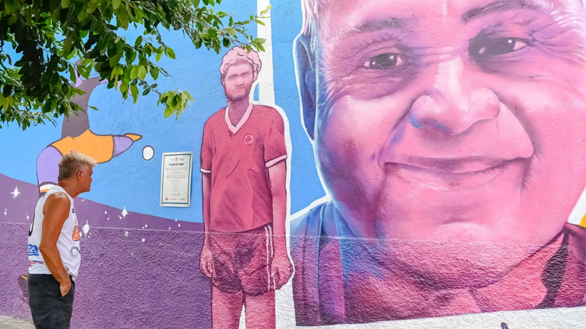 Jogadores Geovani Silva e Luis Carlos Marinho são homenageados por arte em Vitória