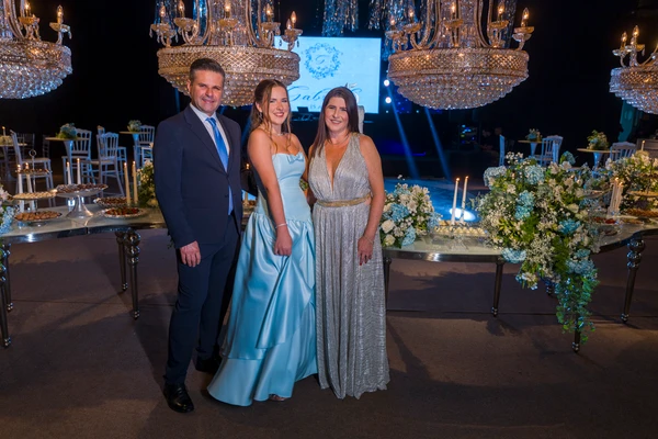 Jonas Giacomin, Gabriela Lacerda e Carla Lacerda 