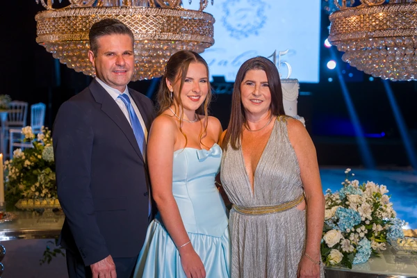 Jonas Giacomin, Gabriela Lacerda e Carla Lacerda