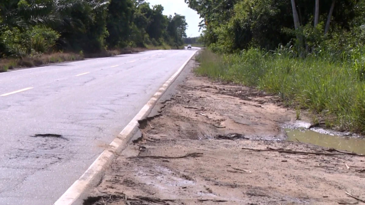 Veja como está a situação da ES 445, em Aracruz por Alberto Costa