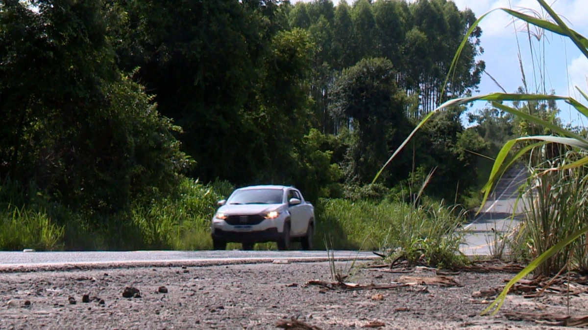 Veja como está a situação da ES 445, em Aracruz por Alberto Costa