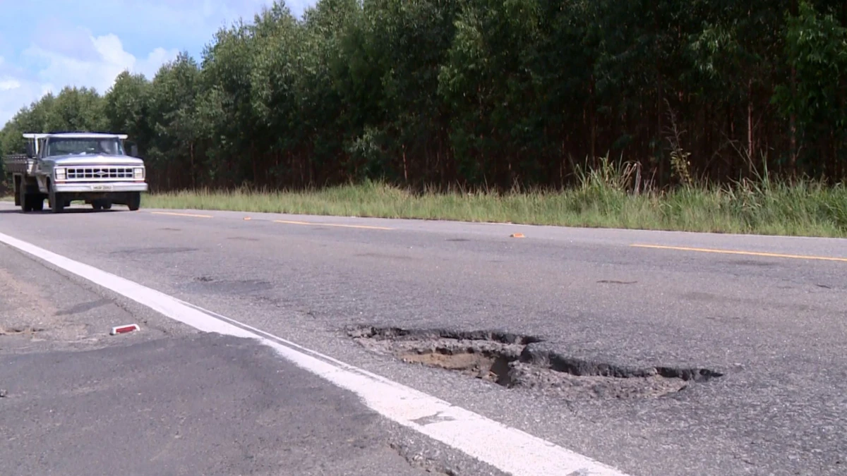 Veja como está a situação da ES 445, em Aracruz por Alberto Costa