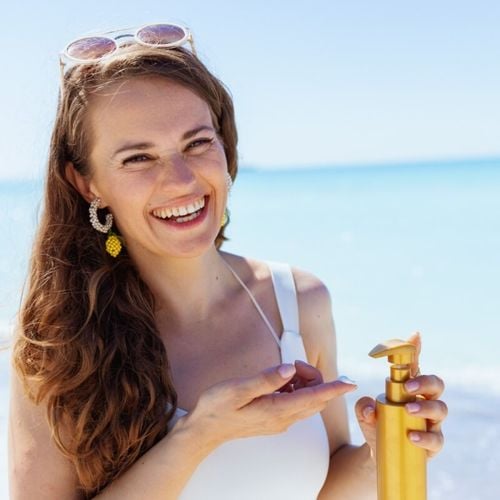 Imagem - 7 dicas para proteger o cabelo do sol, do mar e do cloro no verão