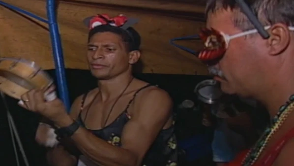 São mais de 50 anos de história. Grupo com cerca de 30 ritmistas toca por cerca de 5 horas todos os dias