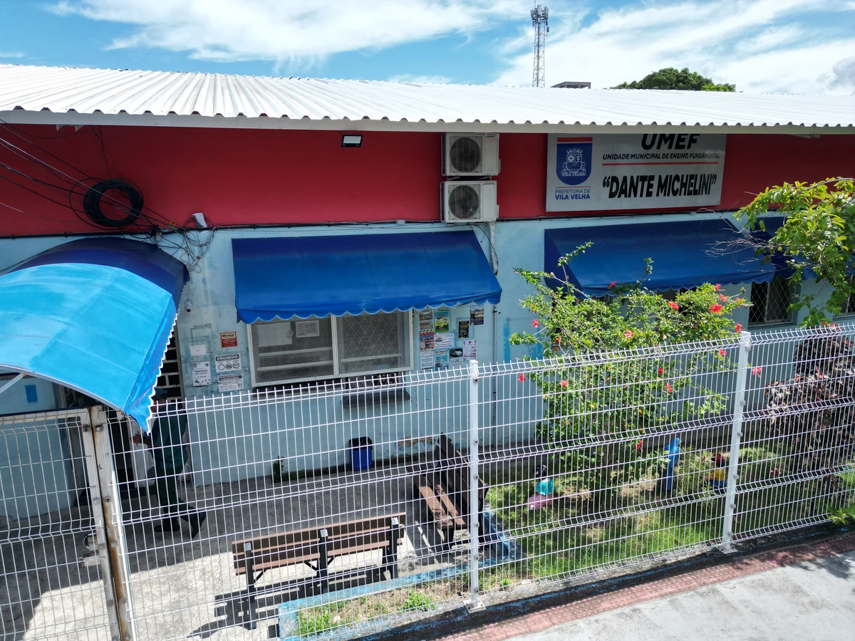 Escola Dante Michelini, no bairro Planalto, em Vila Velha
