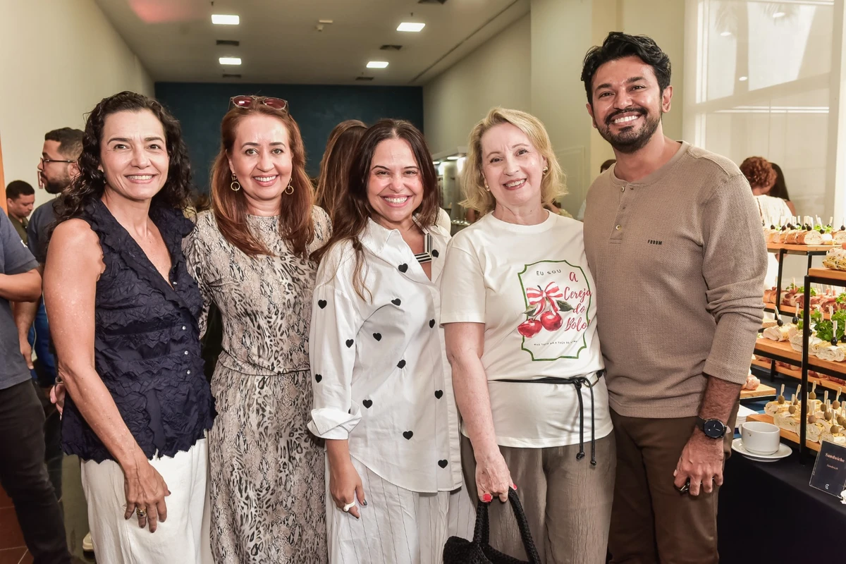 Gabriela Greppe, Eliana Haese, Tatiana Coutinho, Sabrina Balbi e Lucio Rossi 