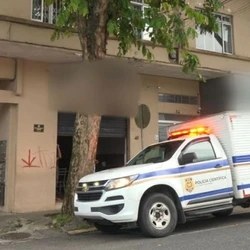 Polícia não descartar a hipótese de que a mãe morreu de causas naturais e que o filho tirou a própria vida em decorrência disso