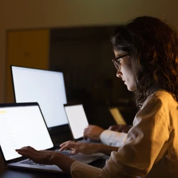 Para participar, as candidatas precisam ter idade entre 16 e 29 anos, a partir do 2° ano do ensino médio; carga horária é de 308 horas