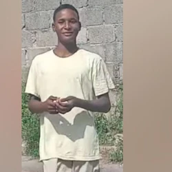 Segundo relatos, criminosos chegaram de carro e fugiram após o ataque; veículo foi encontrado abandonado a três quilômetros do local