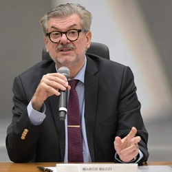 Secretária afirmou que ministro criava situações para ficar a sós com ela; magistrado, que foi afastado, tem negado acusações e afirmado que provará inocência