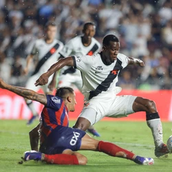 Fernando Diniz saiu de campo sob vaias em São Januário