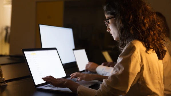 Para participar, as candidatas precisam ter idade entre 16 e 29 anos, a partir do 2° ano do ensino médio; carga horária é de 308 horas