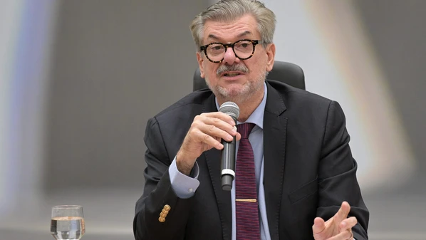 Secretária afirmou que ministro criava situações para ficar a sós com ela; magistrado, que foi afastado, tem negado acusações e afirmado que provará inocência