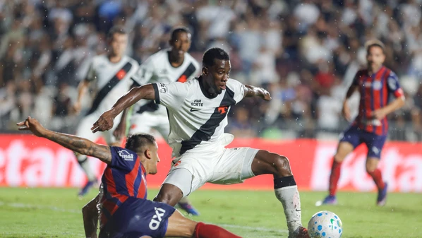 Fernando Diniz saiu de campo sob vaias em São Januário