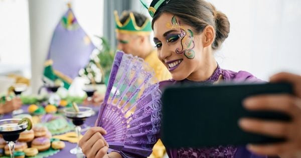 Vídeos e fotos na folia podem influenciar contratações, promoções e a percepção de competência no mercado de trabalho
