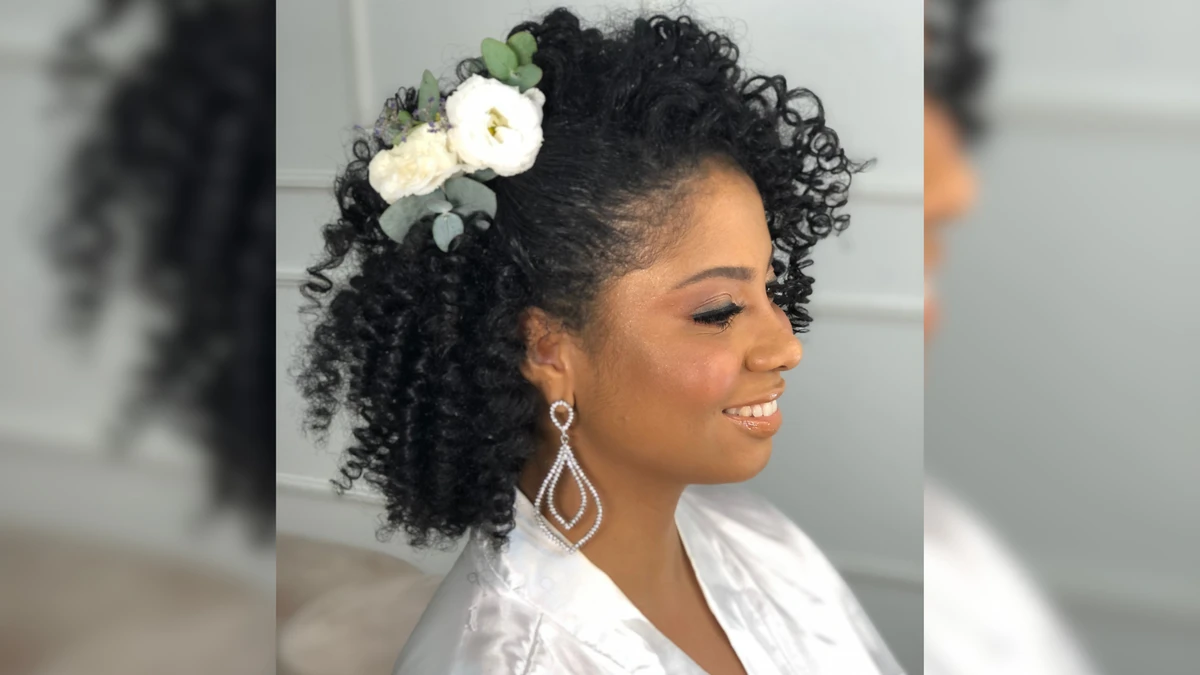 5 penteados para cabelo cacheado que você pode reproduzir em casa