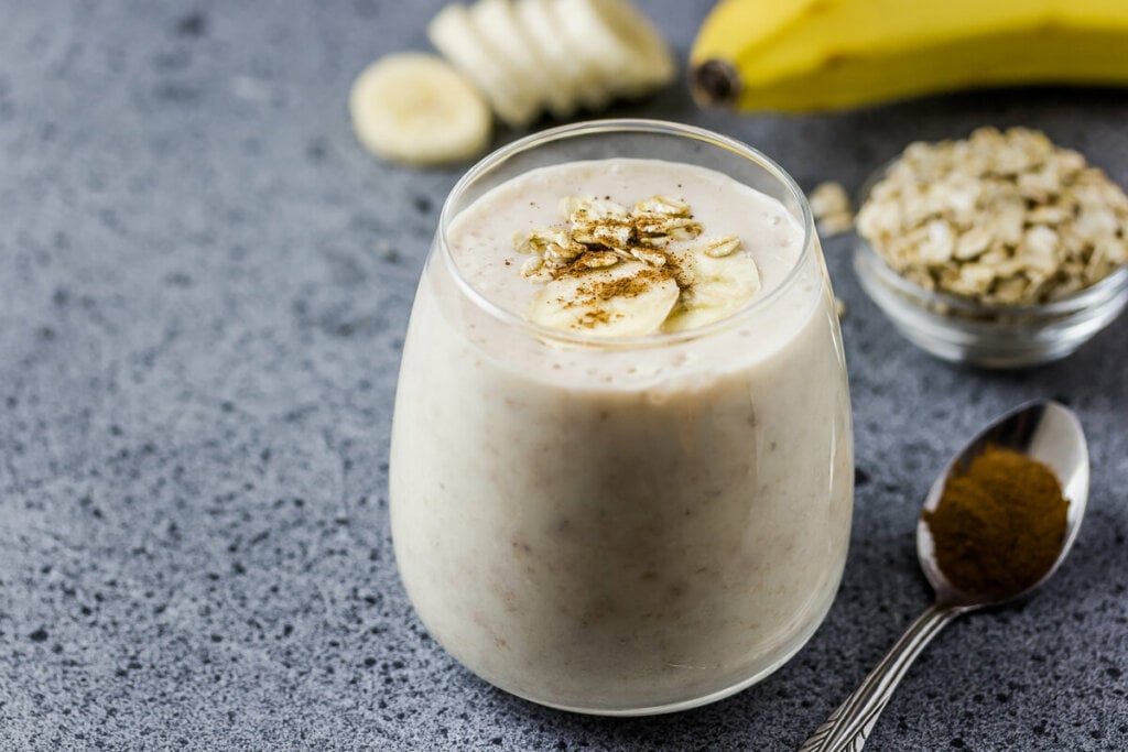 Smoothie de banana com canela (Imagem: Irina Rostokina | Shutterstock)