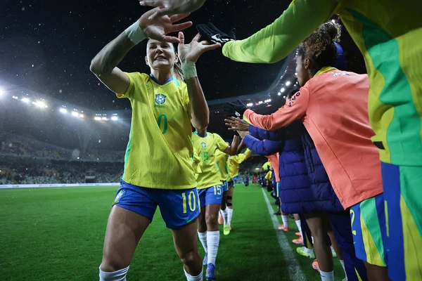 Gabi Zanotti, meia capixaba da Seleção Brasileira 