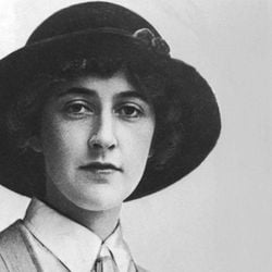 Os romances de mistério de Agatha Christie encantam o público há mais de um século, mas, 50 anos após sua morte, ela continua sendo um enigma